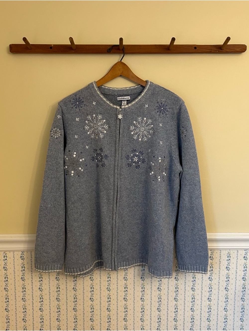 VINTAGE Croft & Barrow Snowflake Embroidered Cardigan Sweater